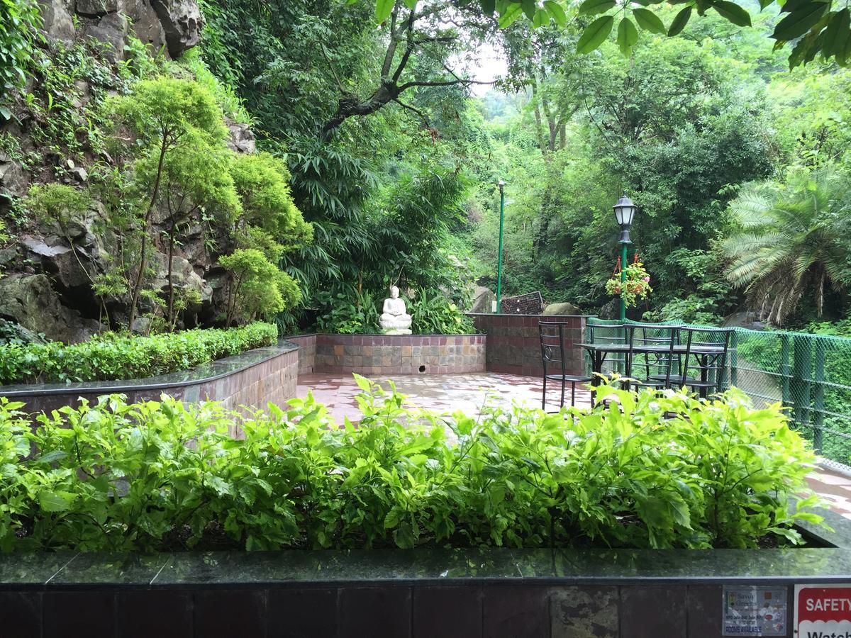 Savoy Greens Hotel Kasauli Buitenkant foto